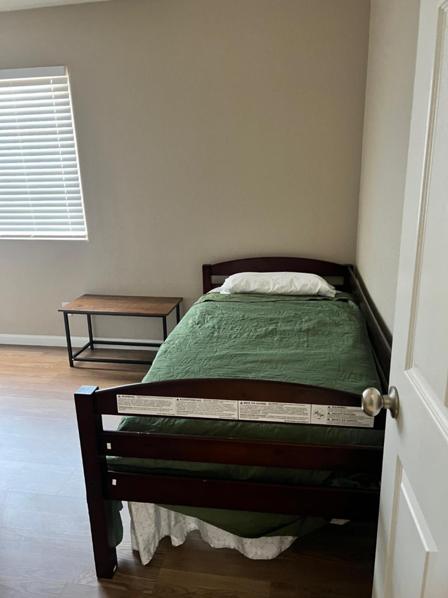 Serene 2Bed 1Bath Condo With Parking Fresno Exterior photo
