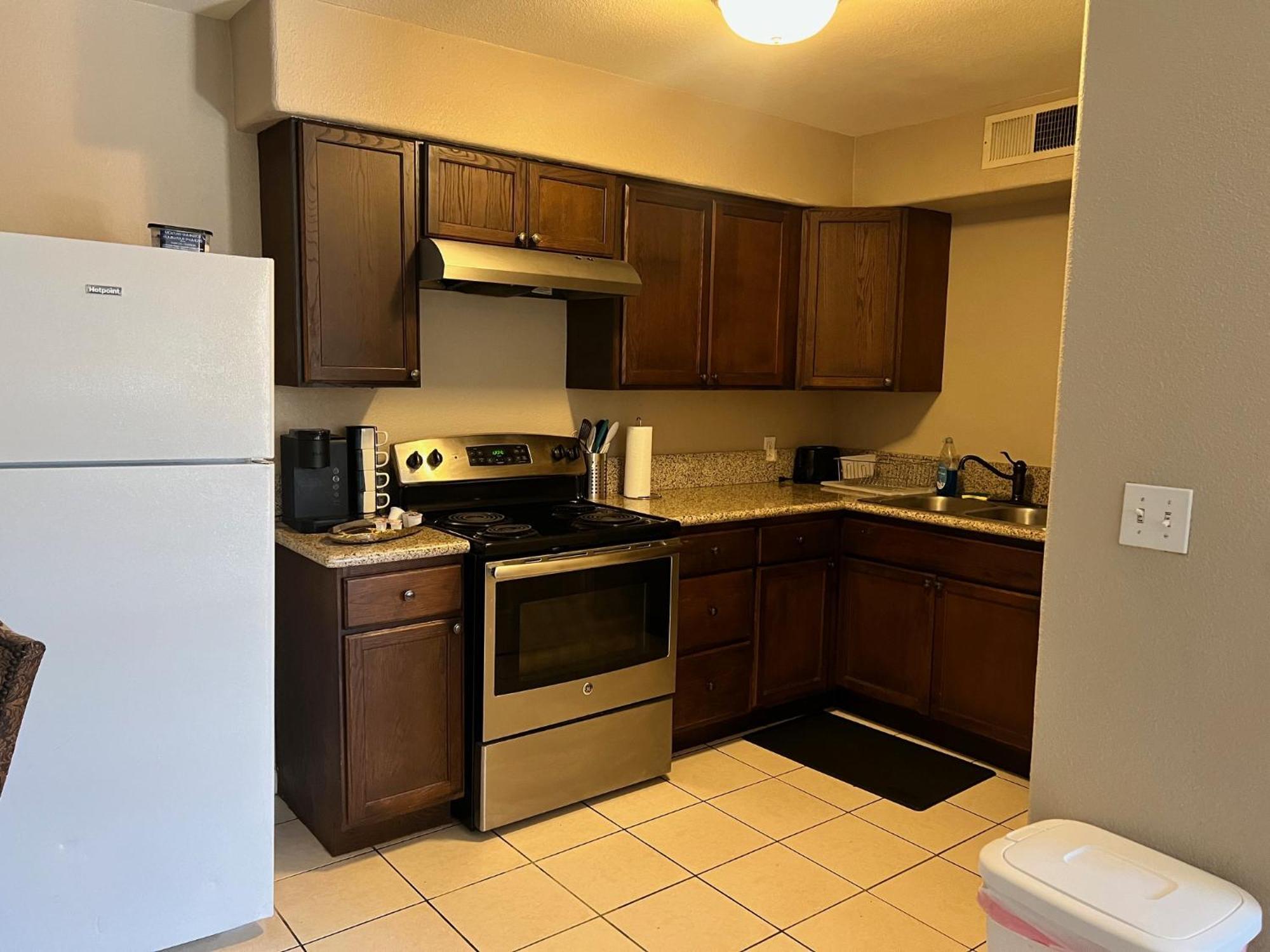 Serene 2Bed 1Bath Condo With Parking Fresno Exterior photo