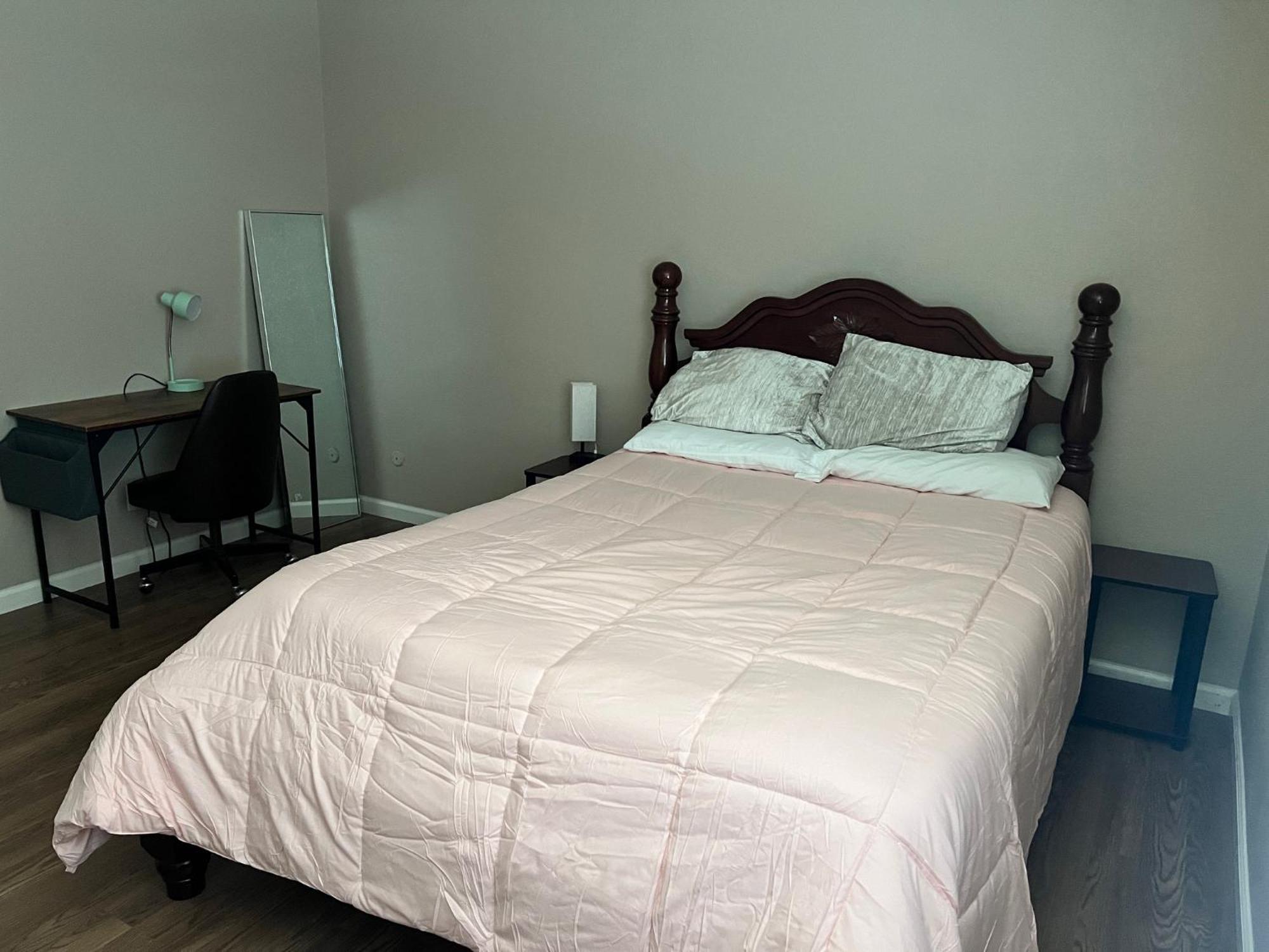 Serene 2Bed 1Bath Condo With Parking Fresno Exterior photo